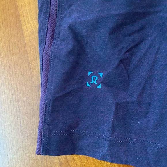 Lululemon Barry’s Bootcamp Pace Breaker Shorts 9’’ - Picture 3 of 7